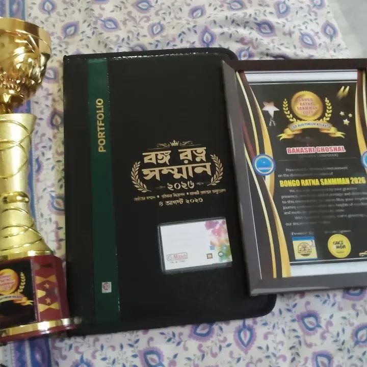 The Bongo Ratna Samman 2025 memento and trophy