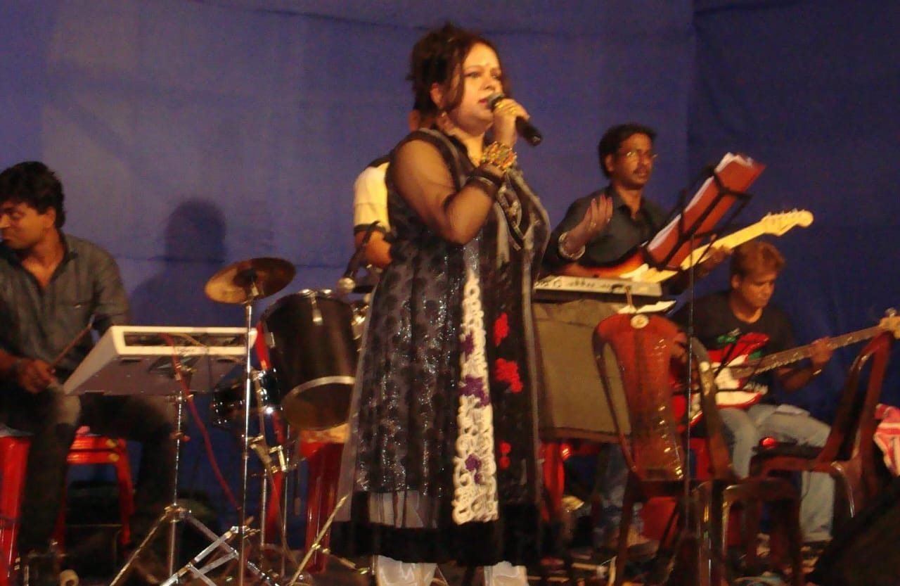 Banasri Ghoshal performing at Jadabpur Durga Puja