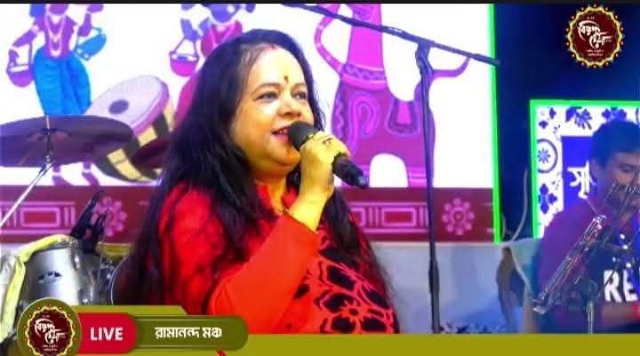 Banasri Ghoshal performing at Ramananda Mancha