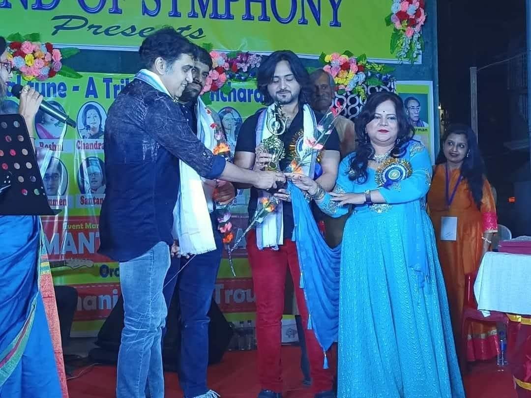 Banasri Ghoshal with fellow artists at a tribute concert